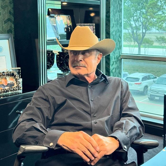 “Salt Bae”: 30 Celebrities That Just Can’t Let Go Of Their 15 Minutes Of Fame